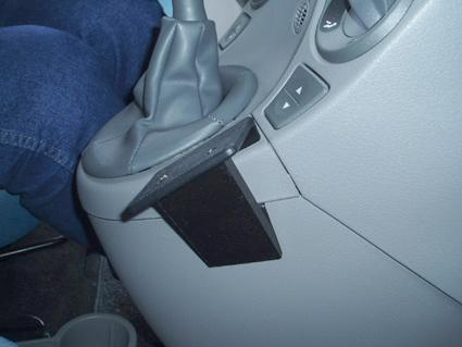 En vinklad del av bilens interiör, troligtvis kopplad till Fiat Panda 04-07.