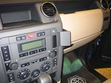 Instrumentpanel i en Land Rover Discovery/LR3 05-09, med stereo och kontroller.
