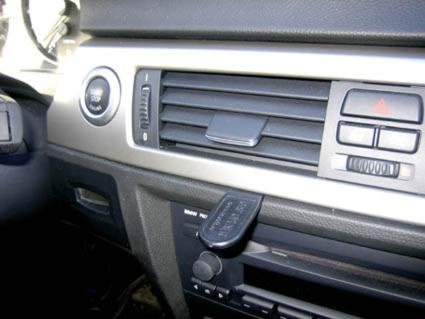 Instrumentbräda med luftventil och kontroller i en BMW E90/E91/E92/E93.