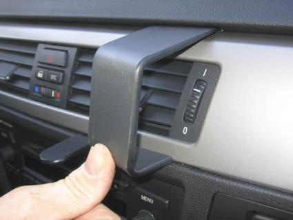 Vinklad hållare för luftutlopp i BMW 316-330/E90/E91/E92/E93 05-12.