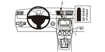 Instrumentpanel med kontroller och fack för förenklat tillbehör.