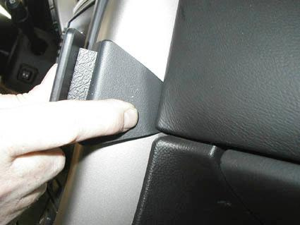 Montage av vinklad bygel för ProClip i Chevrolet Corvette 05-07.