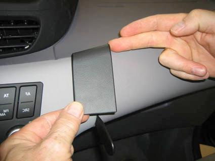 Monteringsbygel för Nissan Almera Tino, används för att fästa tillbehör.