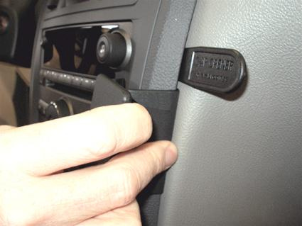 Montering av ProClip-bygel på Chevrolet HHR's interiör.