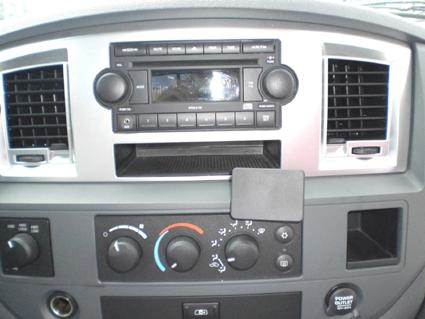 Instrumentpanel med radio och klimatanläggning för Dodge Ram Pick Up 06-08.