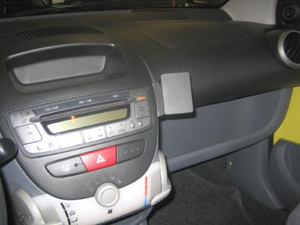 Instrumentbräda med radio och kontroller för Citroen C1 06-14.