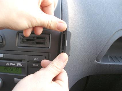 Installation av ett tillbehör i Ford Fiesta 06-08.