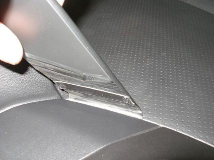 En del av insidan av en Nissan Note, sannolikt en panel eller konsol.