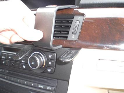 Vinklad träpanel med navigationskontroll i BMW E90/E91/E92/E93.