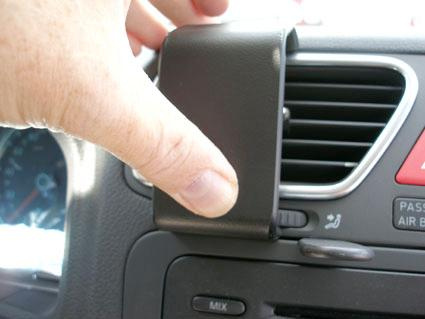 Monteringsbygel för bil, fästs vid luftventil.