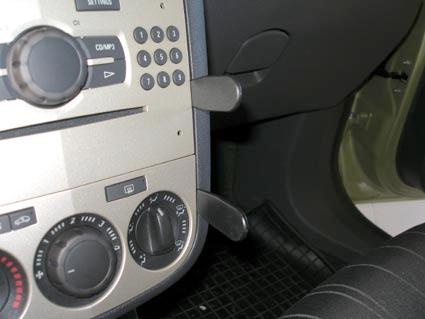 Förarens instrumentbräda med ett panelsystem och justeringsknappar.