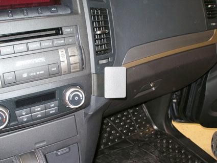 En vinklad konsoldel för Mitsubishi Pajero 07-19 interiör.