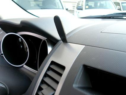 Instrumentbräda med ratt och luftventiler i Citroen C-Crosser.