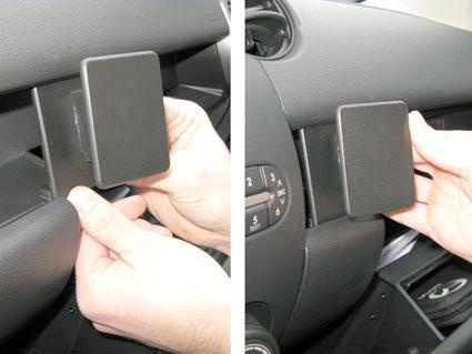 Monteringsbygel för Mazda 2, praktisk och vinklad för bilens inredning.