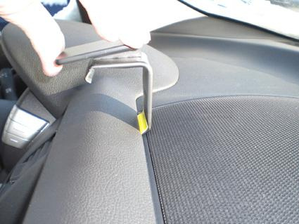 Verktyg används för att justera eller ta bort panel på en Nissan Murano.