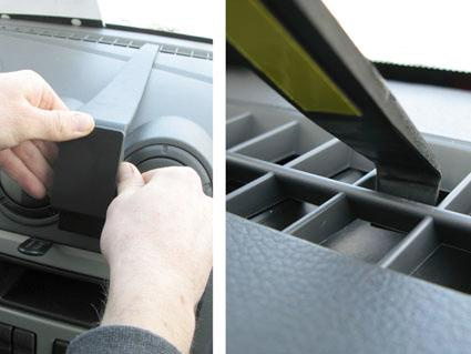 Montering av del till Dacia Logan 07-08:s instrumentpanel.