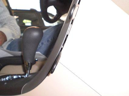 Växelspak och del av bilinteriör i en Hyundai Sonata 09-10.