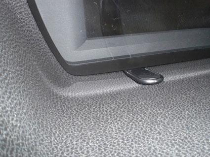 Inuti en bilinteriör, troligtvis en Honda Accord, centralt inslag.