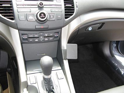 Bilder på Honda Accord 09-12 interiör med mittkonsol och växelspak.