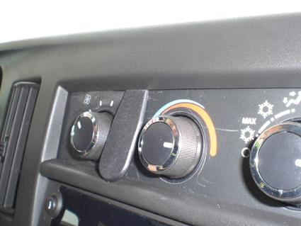 Instrumentpanel med reglage för klimatkontroll och fläkt på en Chevrolet Van.