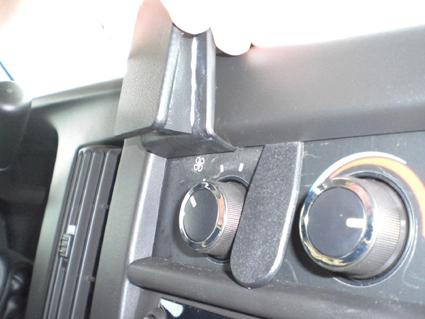 Detalj av instrumentpanelen med reglage och kontroller i en Chevrolet Express.