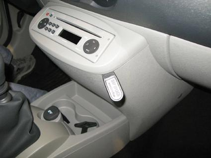 Kontrollpanel och växelspak i en Renault Twingo 08-12.