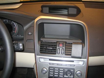 Instrumentbräda med luftventiler och infotainmentsystem för Volvo XC60 09-10.