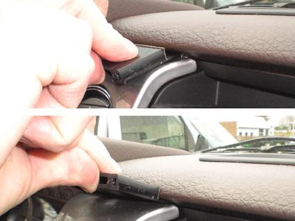 Detalj av en silver- och träpanel i en Ford F-Series 150 09-14, med hand som justerar.