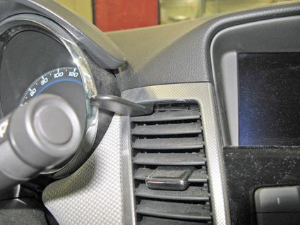 Bilden visar instrumentpanelen och luftventiler i en Chevrolet Cruze 09-14.