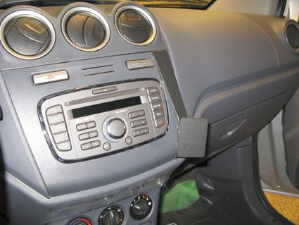 Instrumentbräda med ljudsystem och luftventiler i Ford Transit Connect/Tourneo Connect.