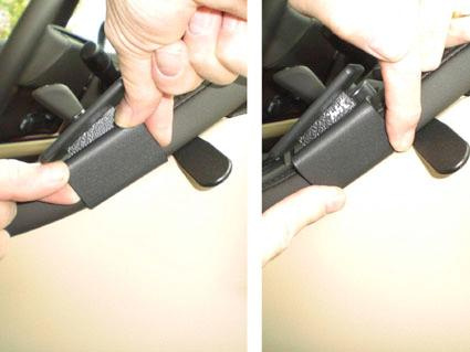 Monteringsbygel installeras på en Lexus HS, vinklad för stöd.