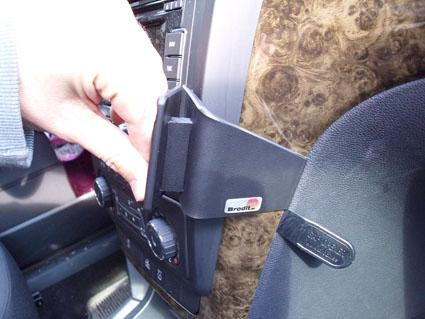 Hållare för enheten i Skoda Yeti, vinklad design.