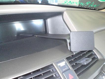 Vinklad montering för Honda Accord Coupé/Crosstour instrumentpanel.