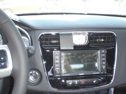 Monteringsbygel för bilradio i Chrysler 200/Convertible 11-14.