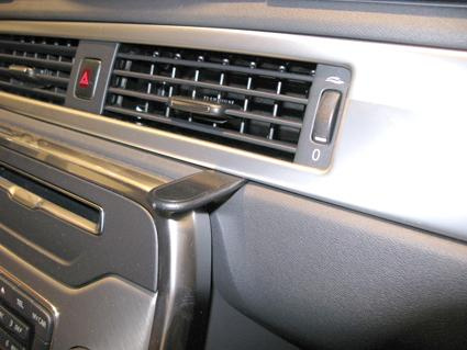 Luftutblås med knappar och kontrollpanel i Volvo V70.