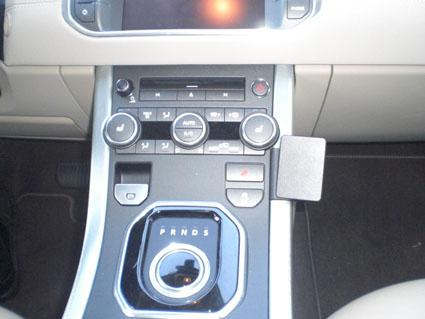 En centralkonsol med knappar och vred i en Landrover Range Rover Evoque.