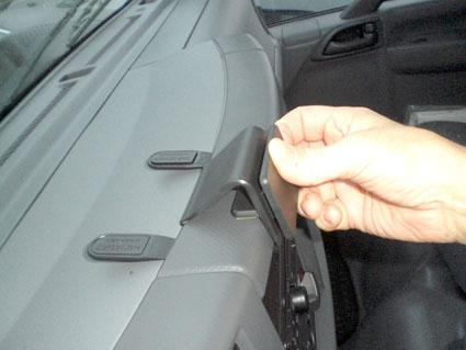 Ett handtag som greppas för att justera eller öppna något inuti bilen.