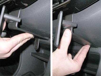 Monteringsbygel för Seat Mii, som fästs i bilens inredning.