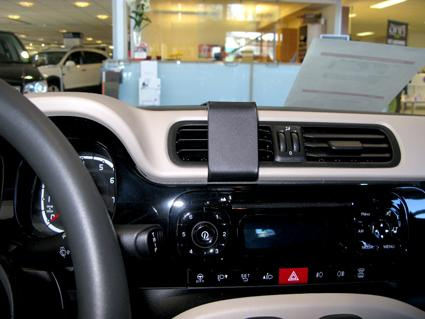 Monteringsbygel för Fiat Panda, fästa på bilens instrumentpanel.