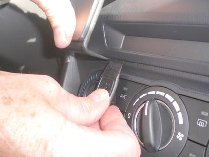 Montering av ProClip Monteringsbygel i en Mazda 3 14-15.