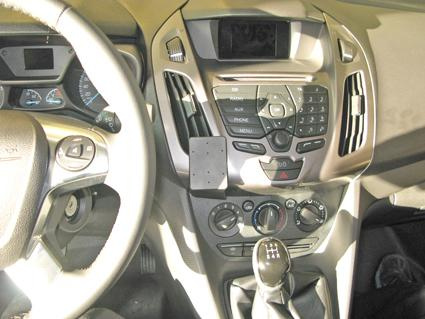 Bilden visar instrumentbrädan och centralstyrenheten i en Ford Transit Connect/Tourneo Connect.