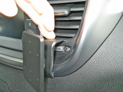 Vinklad hållare för att justera luftflödet i Kia Sorento 15-15.