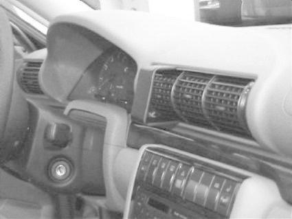 Inredning av en Audi A4 med instrumentbräda och luftutblås.