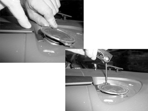 En person monterar en ProClip bygel på en Saab 9-5.