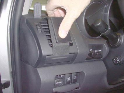 Monteringsbygel för att fästa tillbehör i Lexus RX 04-09.