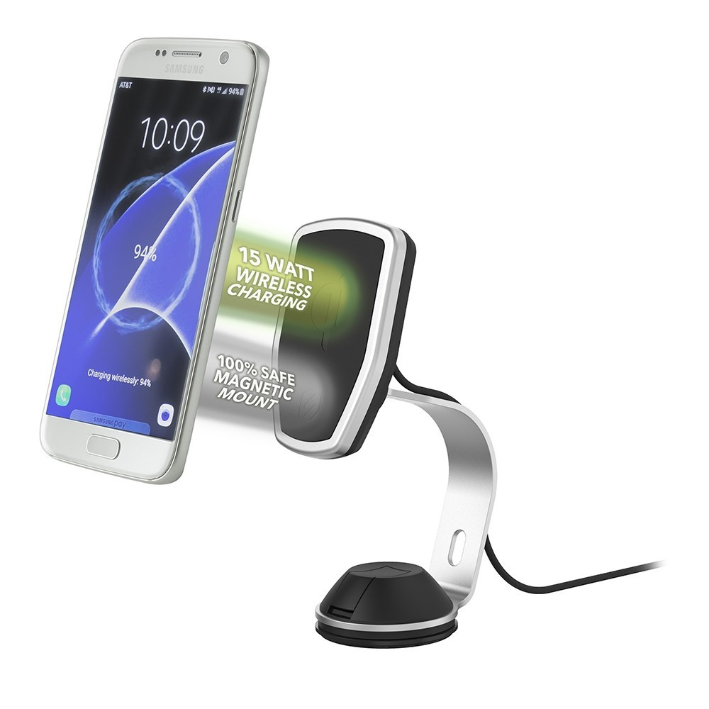 En smartphone som laddas trådlöst med en magnetisk QI-laddare.