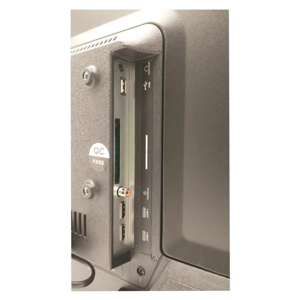 En detalj av en TV med portar och kontroller synliga.