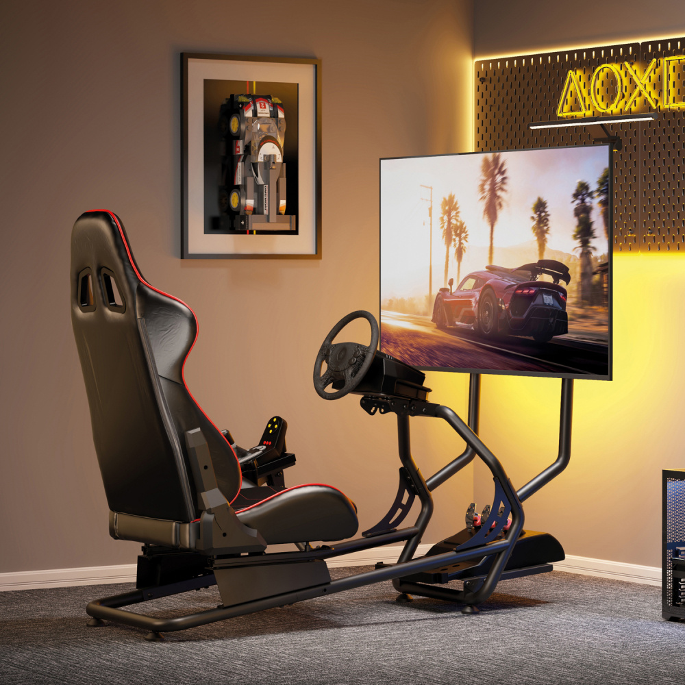 Racingstol med skärmfäste i modernt rum, inredd för racingupplevelse.