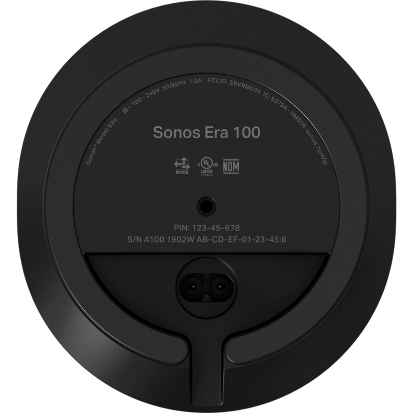 Baksidevy av Sonos Era 100 smart högtalare, svart med serienummer och anslutningar.