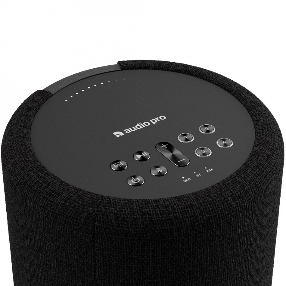 En svart aktiv Wifi-högtalare med knappar och texturerad yta.